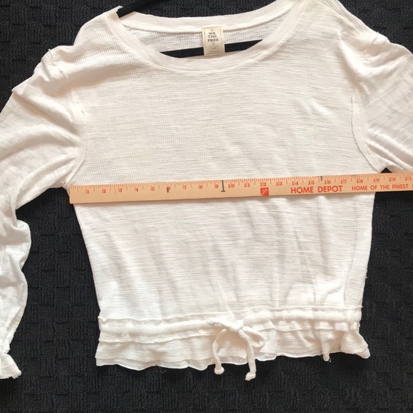 Free People long sleeve crop top cinch ruffle wrist & bottom - Picture 9 of 15